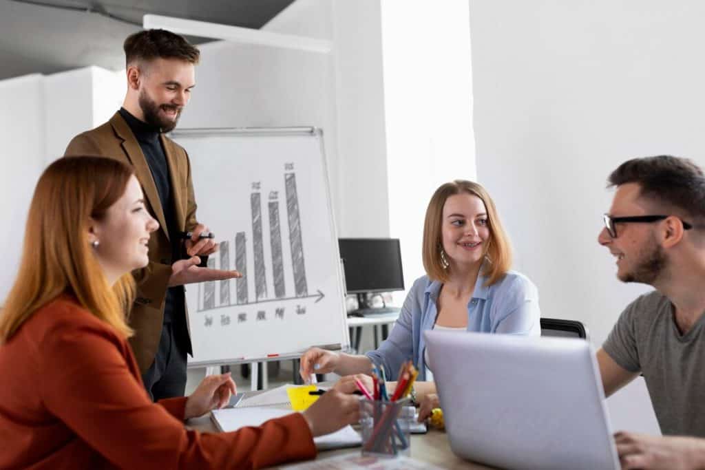 Como transformar sua empresa em referência no mercado competitivo atual 1 colegas de trabalho em reuniao de trabalho 23 2148985466